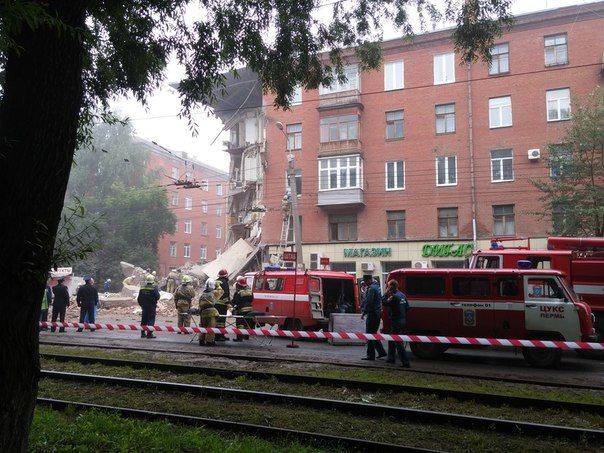 У російській Пермі впав житловий будинок. Фото- і відеофакт