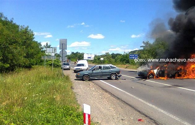 З'явилися фото і відео стрілянини в Мукачеві