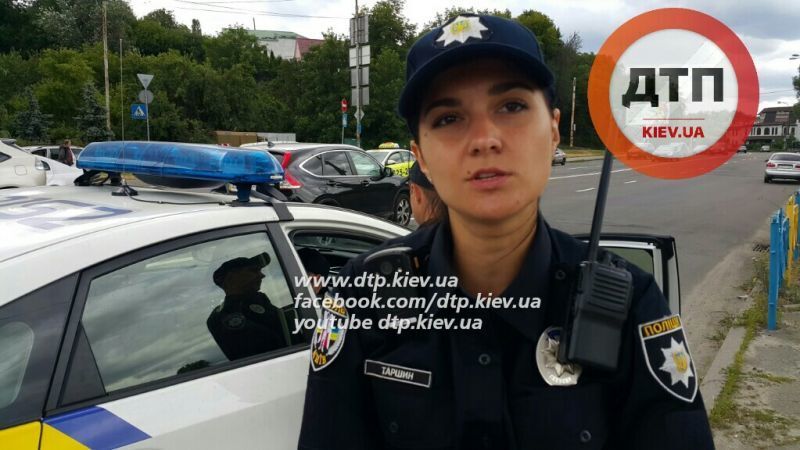 Новые киевские патрульные устроили ДТП, выехав на "красный": фотофакт