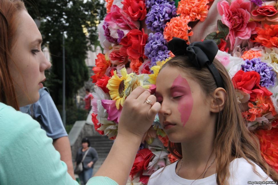 І не злиплося! У Києві відсвяткували День шоколаду: фотофакт