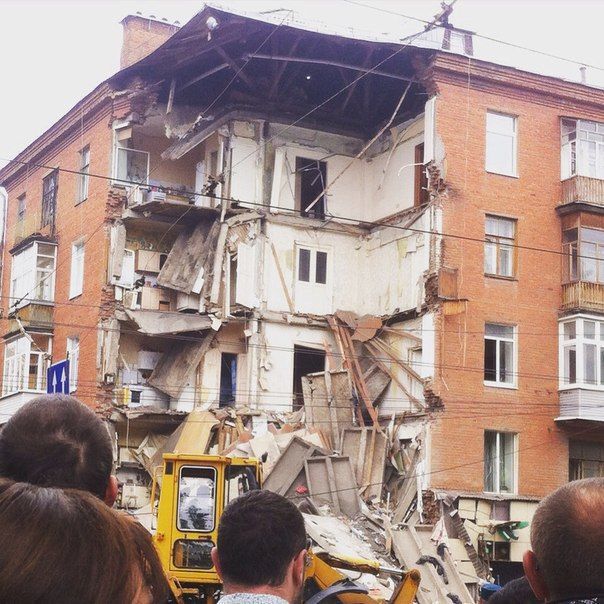 У російській Пермі впав житловий будинок. Фото- і відеофакт