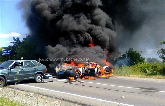 З'явилися фото і відео стрілянини в Мукачеві