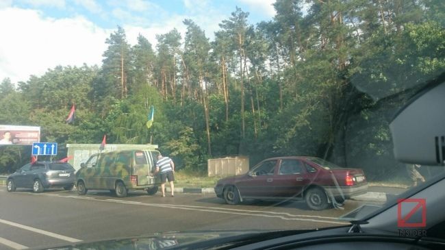 "Правый сектор" обосновался на въезде в Киев: опубликованы фото