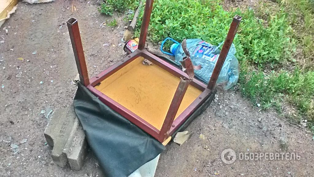 Заборонену зброю і "прошитий" будиночок охорони. Обстріл Авдіївки: ексклюзивні фото