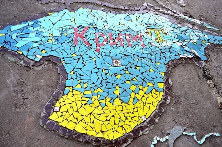 У Києві виклали з мозаїки найбільшу мапу України: опубліковані фото рекорду
