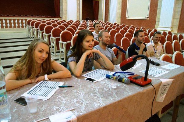 Пир во время чумы. В Донецке состоялся кастинг на конкурс красоты: фото красоток