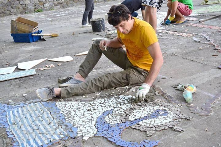 У Києві виклали з мозаїки найбільшу мапу України: опубліковані фото рекорду