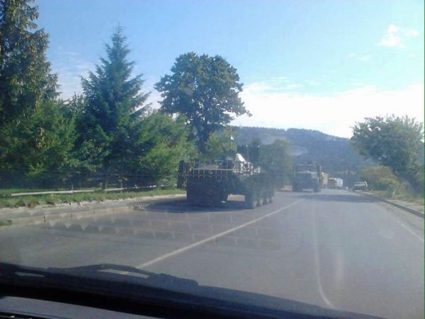 К Мукачево отправили военную технику: фото- и видеофакт
