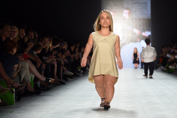 На уровне глаз: мировой подиум покоряют модели-карлики. Фотофакт