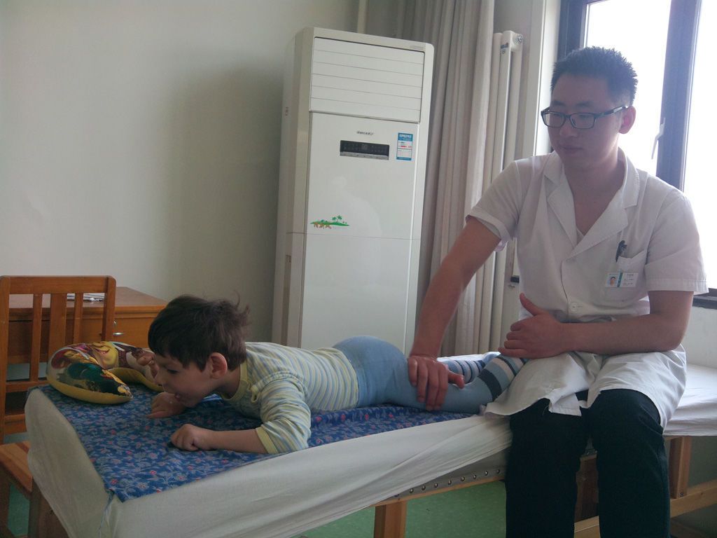 Здоровье 4-летнего украинца с ДЦП взялись спасать китайские врачи: на чудо нужны деньги
