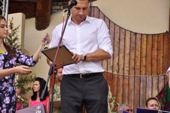 Роскошные аксессуары мэра Киева: Кличко показал сапфировые часы за 75 тысяч