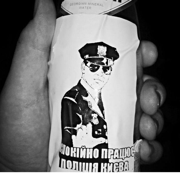 Украинцы в соцсетях креативно поддержали киевскую полицию