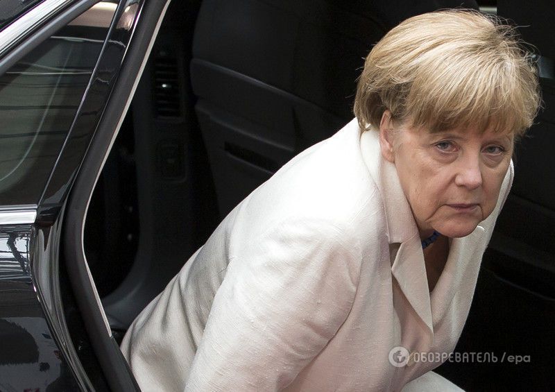 "Спит на ходу": в сети появились фото Меркель после 17-часовых переговоров по Греции