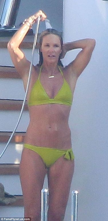 51-летняя Эль Макферсон в желтом бикини развлекалась на яхте миллиардера