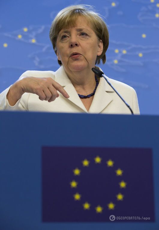 "Спит на ходу": в сети появились фото Меркель после 17-часовых переговоров по Греции