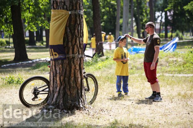 "Азов" влаштував дитячі "військові навчання": фоторепортаж