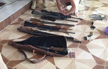 СБУ показала арсенал зброї, який знайшла у людей Ланьо: опубліковані фото