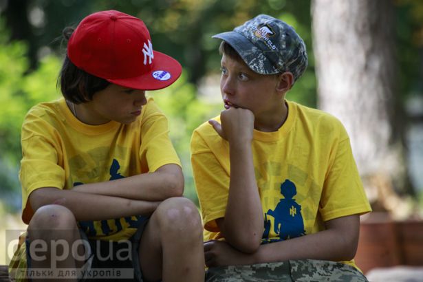 "Азов" влаштував дитячі "військові навчання": фоторепортаж