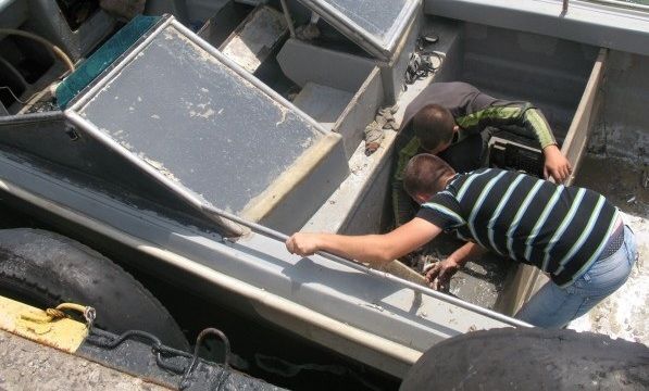 Ловись рибка велика і маленька. У Маріуполі взяли рибалок "ДНР": фото і відеофакт