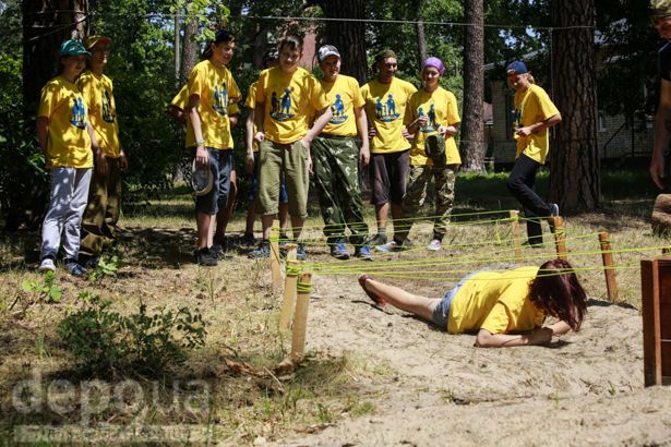 "Азов" влаштував дитячі "військові навчання": фоторепортаж