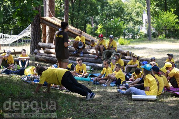 "Азов" влаштував дитячі "військові навчання": фоторепортаж