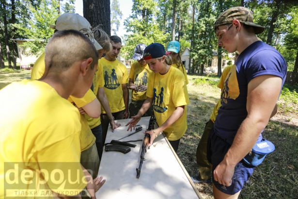 "Азов" устроил детские "военные учения": фоторепортаж