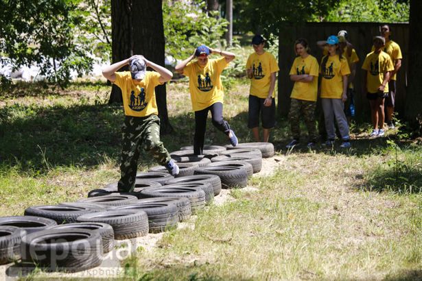 "Азов" влаштував дитячі "військові навчання": фоторепортаж