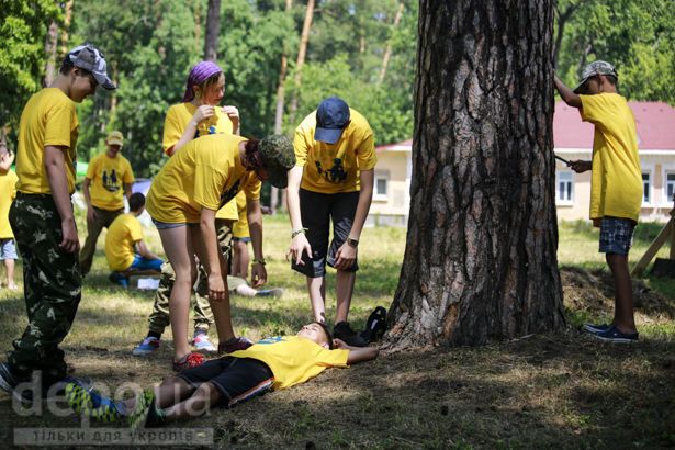 "Азов" влаштував дитячі "військові навчання": фоторепортаж