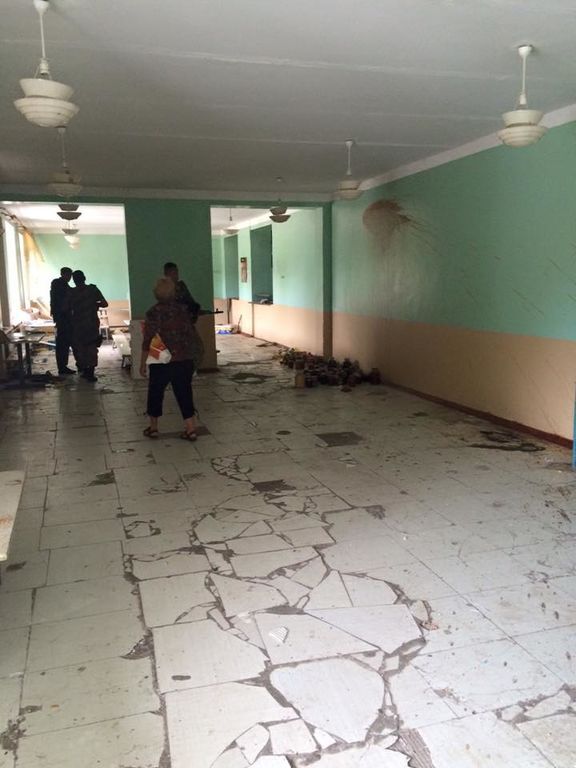 "Грады" прилетели: в сети показали фото обстрела школы в Трехизбенке
