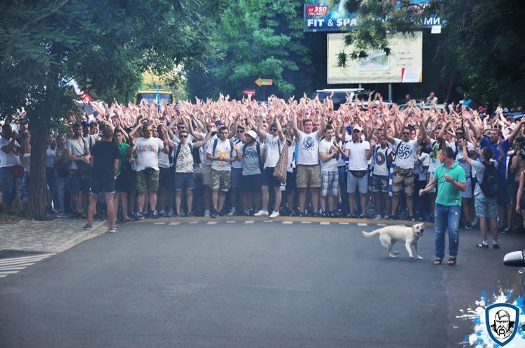 Ультрас "Динамо" влаштували в Одесі грандіозний марш: яскраві фото