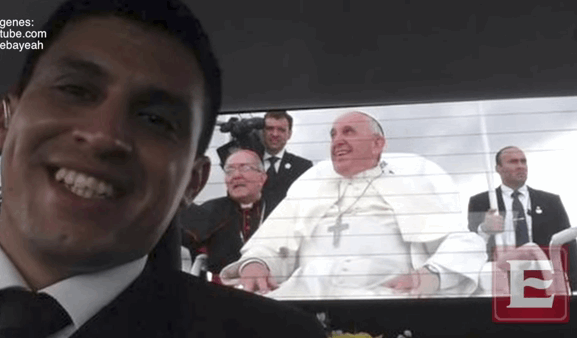 "Теперь я - звезда": водитель Папы Римского прославился после селфи с Франциском