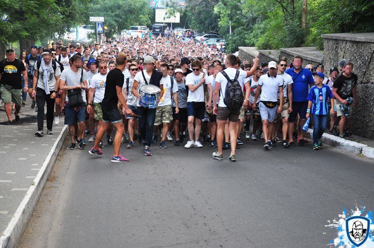 Ультрас "Динамо" влаштували в Одесі грандіозний марш: яскраві фото