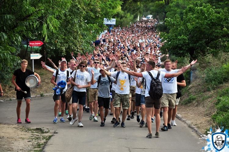 Ультрас "Динамо" влаштували в Одесі грандіозний марш: яскраві фото