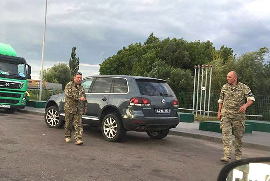 Скандал в ВСУ: Муженко уволил военных, избивших женщину-волонтера