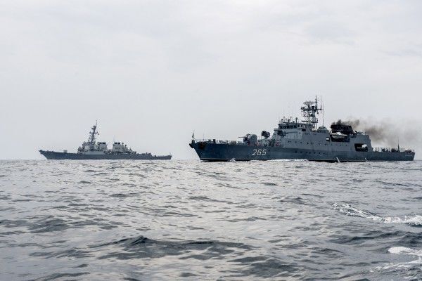 Кремль угрожал подлодками, а корабли НАТО проводили учения в Черном море