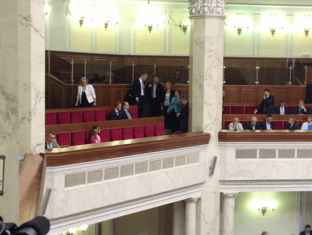 Ажиотаж в Раде: Нуланд и Пайетт уже в зале, ждут Порошенко. Опубликованы фото