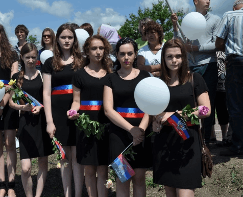 Шары и флаги: как в "ДНР" поглумились над жертвами сбитого Boeing-777: фотофакт