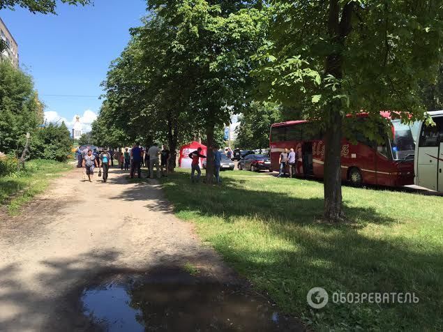 Затримані на 205-окрузі в Чернігові люди Березенка перевозили гроші для агітаторів: фотофакт