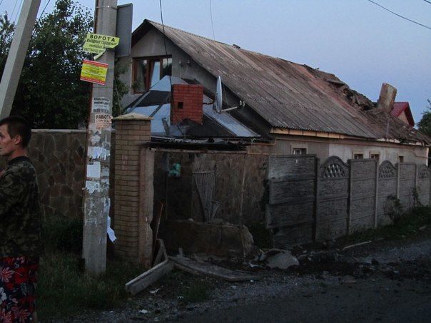 Неспокойный вечер в Донецке: обстрелы и танки террористов