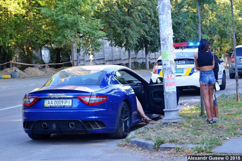 Патрульні в Києві влаштували погоню за Maserati: фотофакт