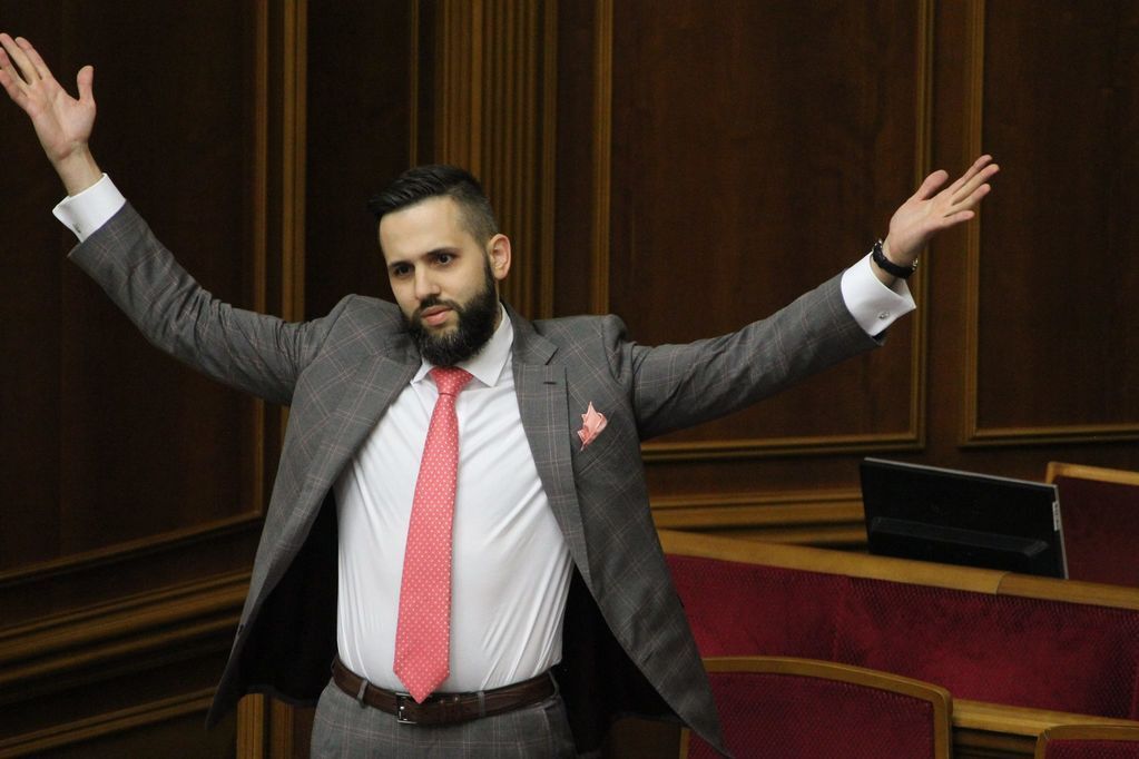 Шик і блиск: заступник голови Мінекономрозвитку "вразив" Раду своїм стилем - фотофакт
