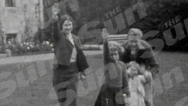 Королівський скандал. У Британії показали "нацистське привітання" Єлизавети ІІ: опубліковані фото
