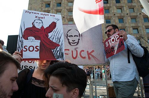 "Путін, йди на..." Грузія вийшла на вулиці проти російських окупантів