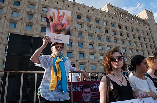 "Путін, йди на..." Грузія вийшла на вулиці проти російських окупантів