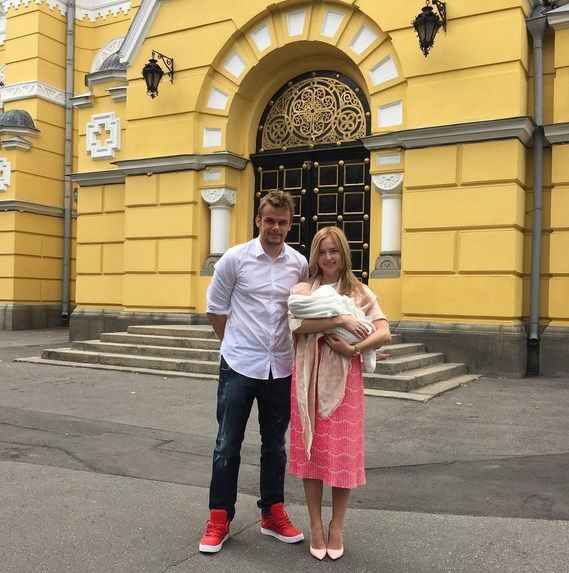 Футболист "Динамо" окрестил дочь во Владимирском соборе: фото малышки