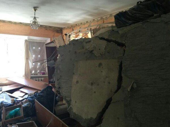 Самый обстреливаемый микрорайон Донецка: что не разрушено, то сгорело