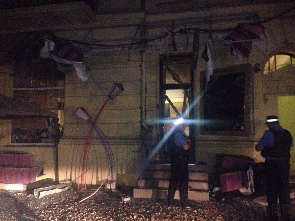 Вночі в центрі Одеси підірвали кафе: опубліковано фото