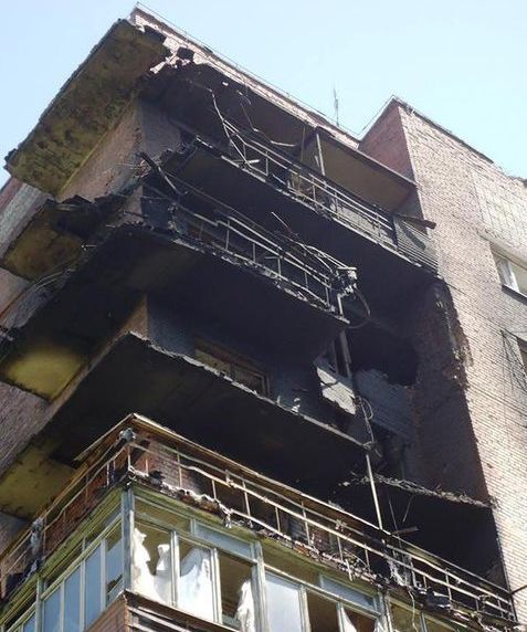 Найбільш обстрілюваний мікрорайон Донецька: що не зруйноване, то згоріло