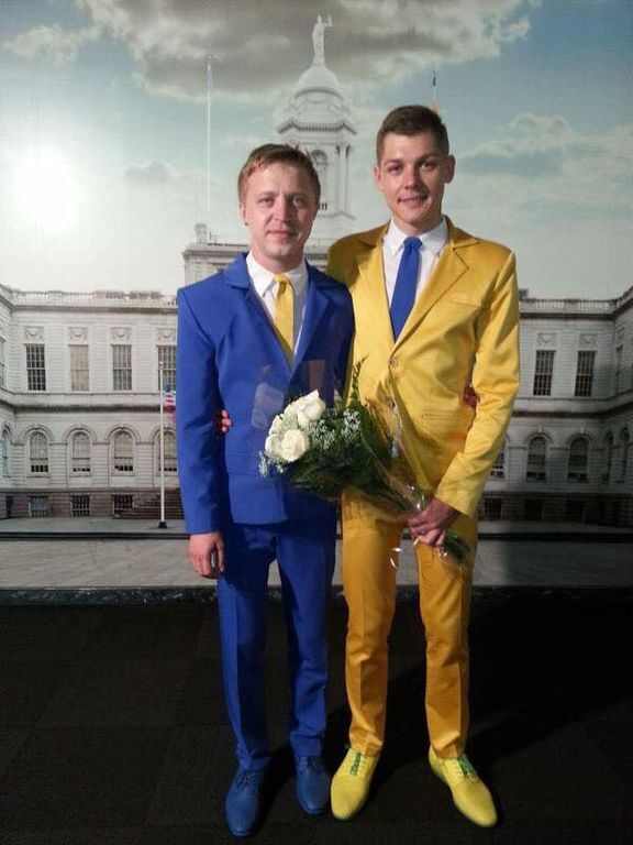 В Нью-Йорке поженилась "жовто-блакитна" гей-пара из Украины: фотофакт