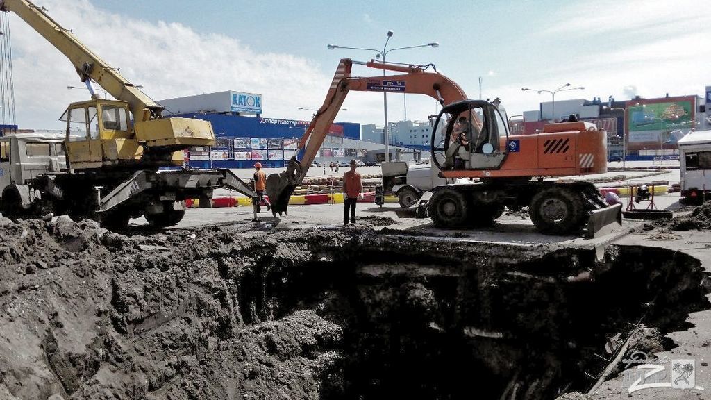 У Харкові через зливу утворилася нереальна "чорна діра": опубліковані фото і фотожаби